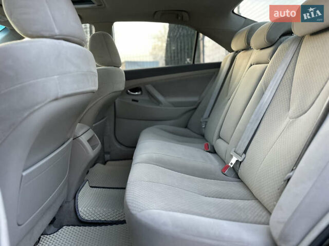 Чорний Тойота Камрі, об'ємом двигуна 2.4 л та пробігом 297 тис. км за 7999 $, фото 50 на Automoto.ua