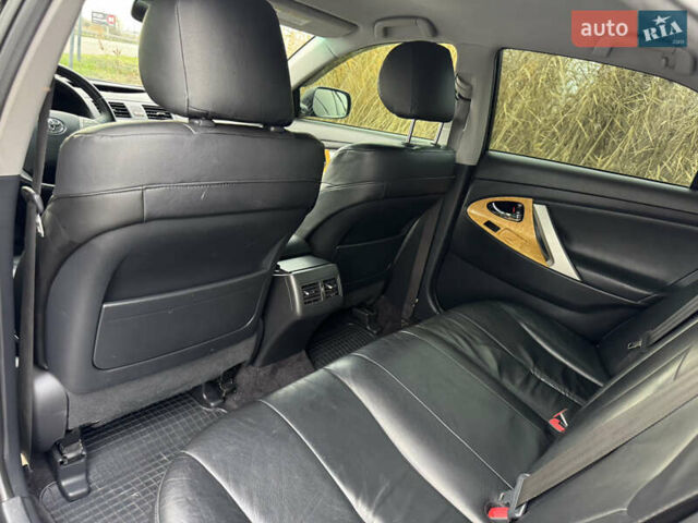 Черный Тойота Камри, объемом двигателя 2.4 л и пробегом 192 тыс. км за 10500 $, фото 11 на Automoto.ua