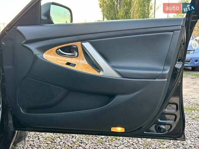 Черный Тойота Камри, объемом двигателя 2.4 л и пробегом 197 тыс. км за 8100 $, фото 32 на Automoto.ua