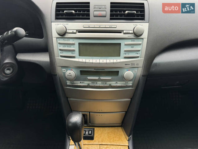 Черный Тойота Камри, объемом двигателя 2.4 л и пробегом 192 тыс. км за 10500 $, фото 25 на Automoto.ua