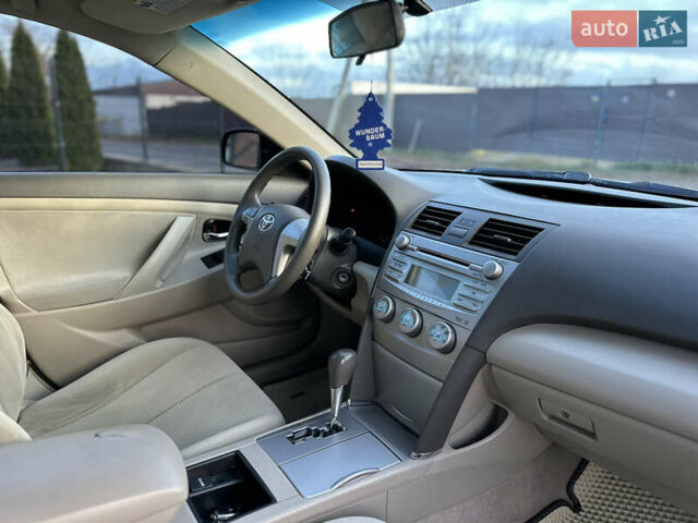Чорний Тойота Камрі, об'ємом двигуна 2.4 л та пробігом 297 тис. км за 7999 $, фото 35 на Automoto.ua