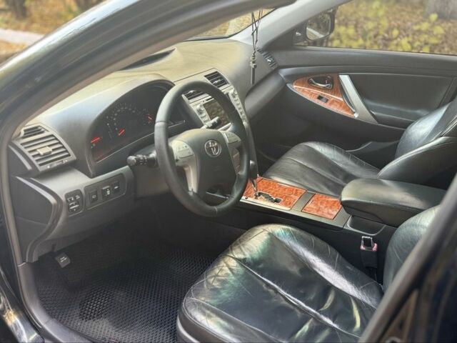 Чорний Тойота Камрі, об'ємом двигуна 2.4 л та пробігом 350 тис. км за 6399 $, фото 7 на Automoto.ua