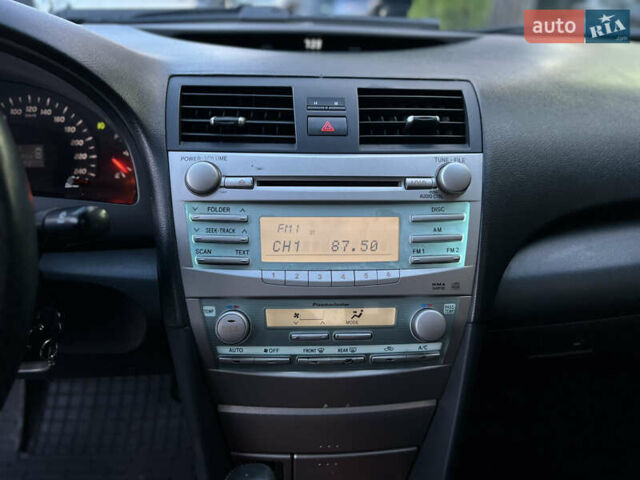 Черный Тойота Камри, объемом двигателя 2.4 л и пробегом 195 тыс. км за 8900 $, фото 29 на Automoto.ua