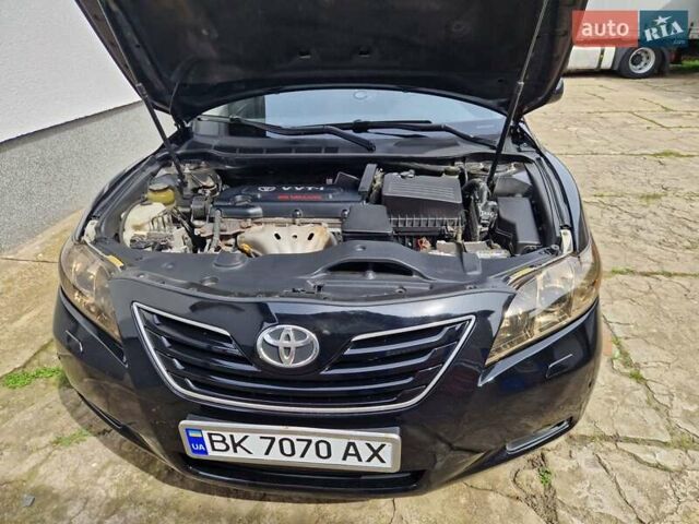 Чорний Тойота Камрі, об'ємом двигуна 2.36 л та пробігом 299 тис. км за 8888 $, фото 10 на Automoto.ua