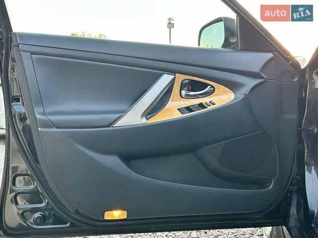 Черный Тойота Камри, объемом двигателя 2.4 л и пробегом 197 тыс. км за 8100 $, фото 9 на Automoto.ua