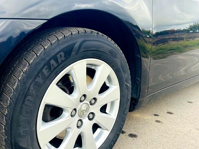 Черный Тойота Камри, объемом двигателя 2.4 л и пробегом 343 тыс. км за 8500 $, фото 13 на Automoto.ua