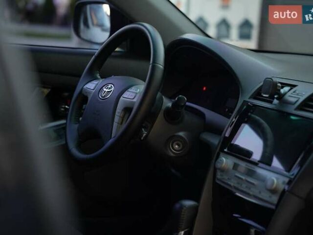 Черный Тойота Камри, объемом двигателя 3.5 л и пробегом 238 тыс. км за 10500 $, фото 16 на Automoto.ua