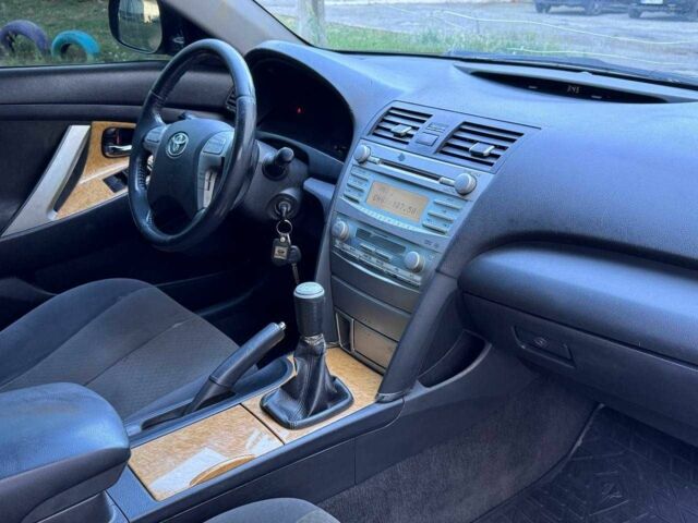 Чорний Тойота Камрі, об'ємом двигуна 2.4 л та пробігом 352 тис. км за 5500 $, фото 9 на Automoto.ua