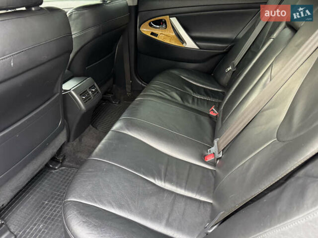 Черный Тойота Камри, объемом двигателя 2.4 л и пробегом 192 тыс. км за 10500 $, фото 12 на Automoto.ua