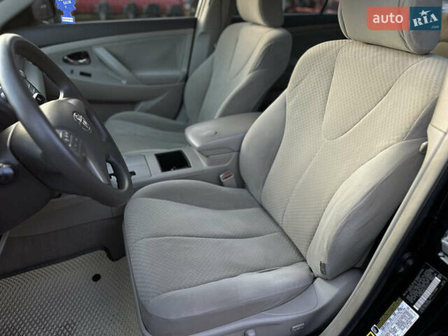 Чорний Тойота Камрі, об'ємом двигуна 2.4 л та пробігом 297 тис. км за 7999 $, фото 46 на Automoto.ua