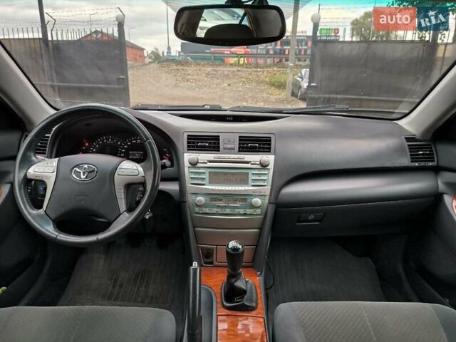 Черный Тойота Камри, объемом двигателя 2.4 л и пробегом 304 тыс. км за 6990 $, фото 12 на Automoto.ua