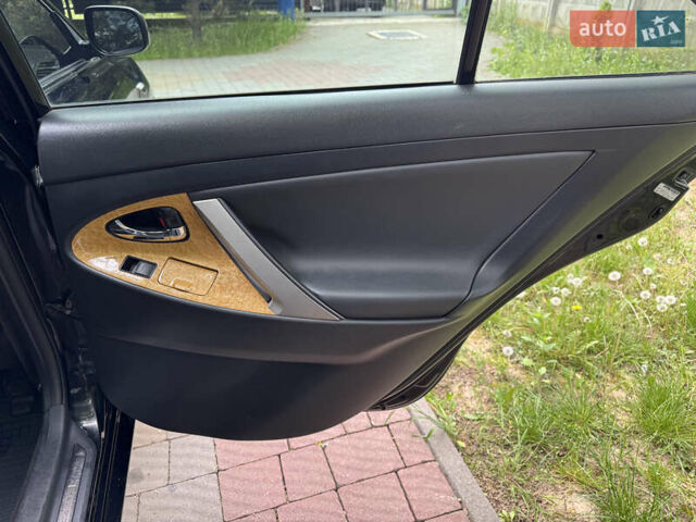 Чорний Тойота Камрі, об'ємом двигуна 3.5 л та пробігом 370 тис. км за 8399 $, фото 9 на Automoto.ua