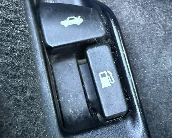 Черный Тойота Камри, объемом двигателя 3.5 л и пробегом 235 тыс. км за 8300 $, фото 13 на Automoto.ua