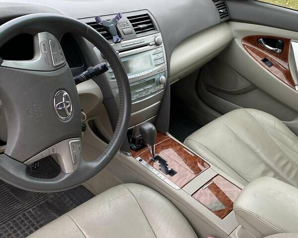 Черный Тойота Камри, объемом двигателя 2.4 л и пробегом 227 тыс. км за 8600 $, фото 3 на Automoto.ua