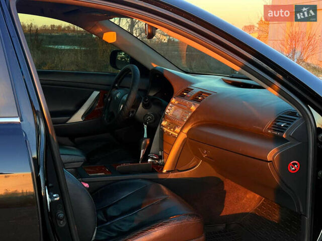 Чорний Тойота Камрі, об'ємом двигуна 2.36 л та пробігом 344 тис. км за 8999 $, фото 17 на Automoto.ua