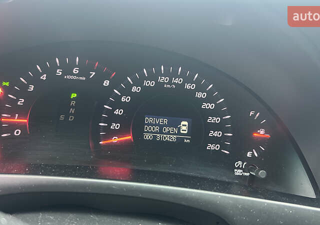 Черный Тойота Камри, объемом двигателя 3.5 л и пробегом 303 тыс. км за 8000 $, фото 6 на Automoto.ua