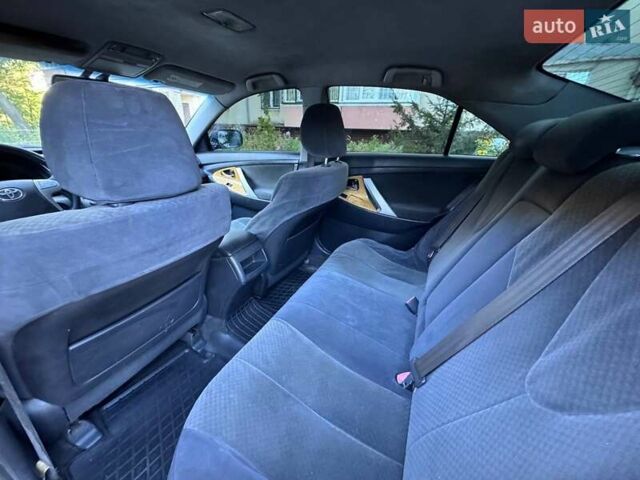 Чорний Тойота Камрі, об'ємом двигуна 2.4 л та пробігом 352 тис. км за 5500 $, фото 13 на Automoto.ua