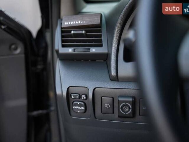 Черный Тойота Камри, объемом двигателя 3.5 л и пробегом 238 тыс. км за 10500 $, фото 23 на Automoto.ua