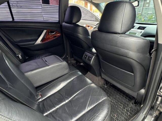 Черный Тойота Камри, объемом двигателя 3.5 л и пробегом 310 тыс. км за 7799 $, фото 6 на Automoto.ua