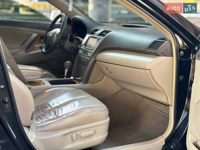 Чорний Тойота Камрі, об'ємом двигуна 2.4 л та пробігом 140 тис. км за 7999 $, фото 9 на Automoto.ua