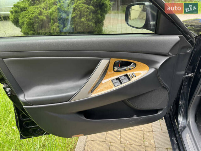 Чорний Тойота Камрі, об'ємом двигуна 3.5 л та пробігом 370 тис. км за 8399 $, фото 21 на Automoto.ua