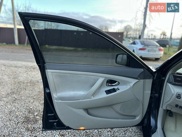 Чорний Тойота Камрі, об'ємом двигуна 2.4 л та пробігом 297 тис. км за 7999 $, фото 18 на Automoto.ua