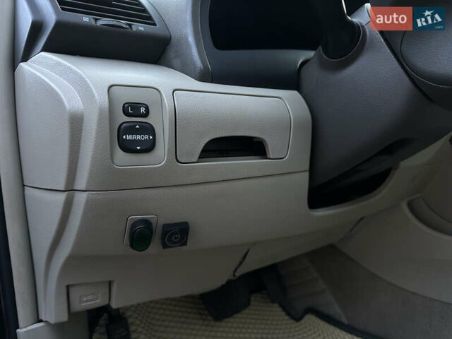 Чорний Тойота Камрі, об'ємом двигуна 2.4 л та пробігом 297 тис. км за 7999 $, фото 23 на Automoto.ua