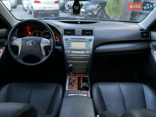 Черный Тойота Камри, объемом двигателя 2.4 л и пробегом 195 тыс. км за 8900 $, фото 8 на Automoto.ua