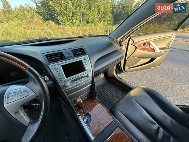 Черный Тойота Камри, объемом двигателя 3.5 л и пробегом 252 тыс. км за 9500 $, фото 5 на Automoto.ua