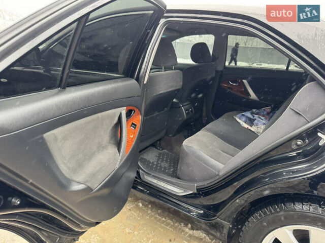 Чорний Тойота Камрі, об'ємом двигуна 2.4 л та пробігом 260 тис. км за 10500 $, фото 8 на Automoto.ua