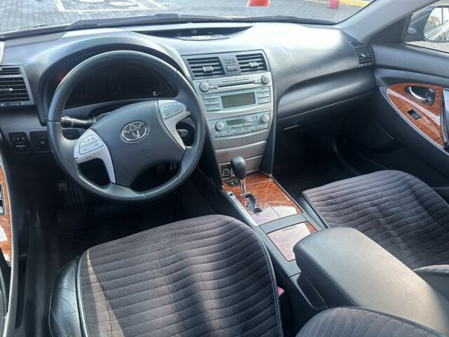 Черный Тойота Камри, объемом двигателя 2.4 л и пробегом 220 тыс. км за 8900 $, фото 5 на Automoto.ua