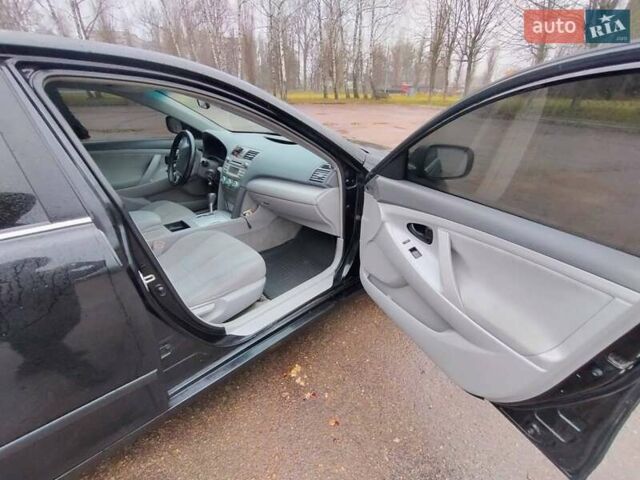 Черный Тойота Камри, объемом двигателя 2.4 л и пробегом 367 тыс. км за 7900 $, фото 12 на Automoto.ua