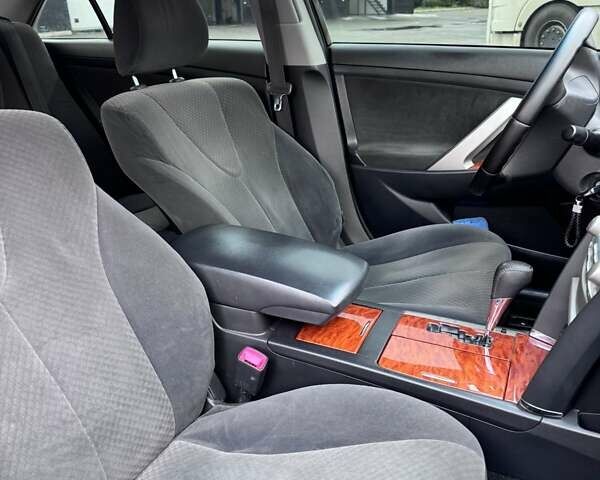 Черный Тойота Камри, объемом двигателя 2.4 л и пробегом 240 тыс. км за 8700 $, фото 10 на Automoto.ua