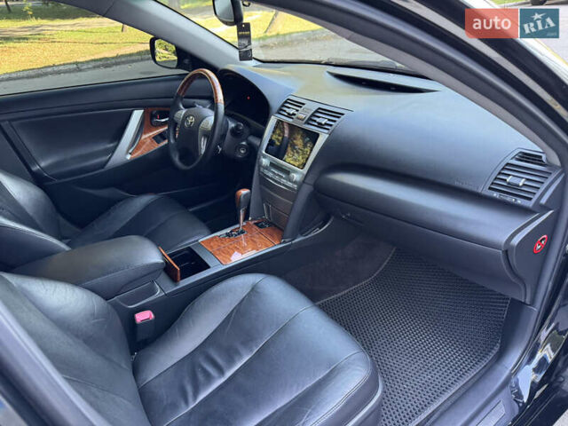 Черный Тойота Камри, объемом двигателя 3.5 л и пробегом 272 тыс. км за 10999 $, фото 4 на Automoto.ua