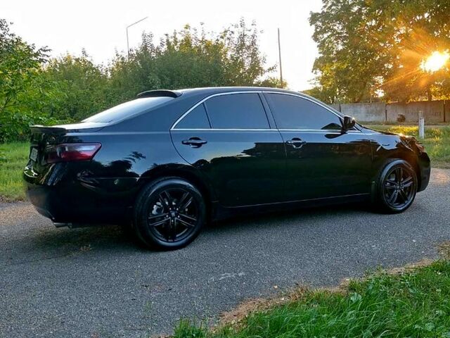 Чорний Тойота Камрі, об'ємом двигуна 2.4 л та пробігом 235 тис. км за 8700 $, фото 1 на Automoto.ua