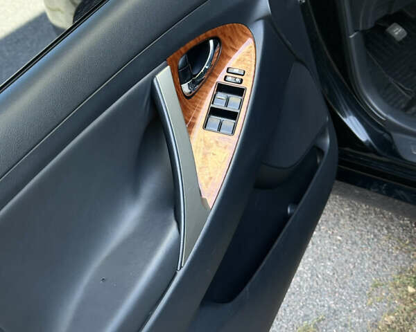 Чорний Тойота Камрі, об'ємом двигуна 3.46 л та пробігом 225 тис. км за 10300 $, фото 24 на Automoto.ua