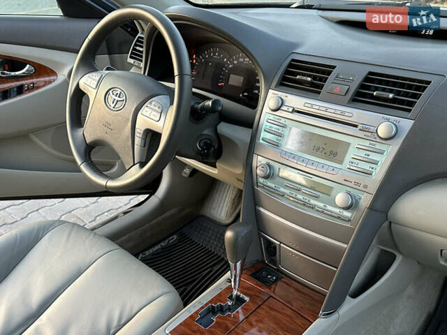 Черный Тойота Камри, объемом двигателя 2.4 л и пробегом 134 тыс. км за 11900 $, фото 52 на Automoto.ua