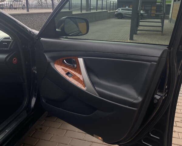 Черный Тойота Камри, объемом двигателя 3.5 л и пробегом 294 тыс. км за 9900 $, фото 7 на Automoto.ua