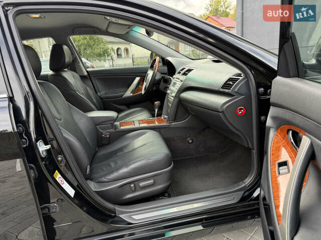 Черный Тойота Камри, объемом двигателя 3.5 л и пробегом 246 тыс. км за 11000 $, фото 48 на Automoto.ua