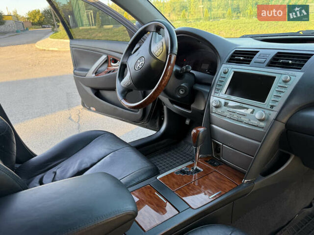 Черный Тойота Камри, объемом двигателя 3.5 л и пробегом 252 тыс. км за 9500 $, фото 6 на Automoto.ua