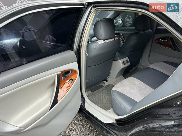 Черный Тойота Камри, объемом двигателя 2.4 л и пробегом 208 тыс. км за 7900 $, фото 10 на Automoto.ua