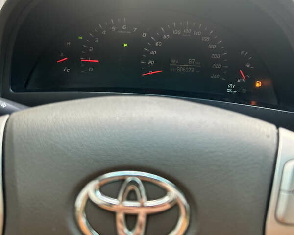 Черный Тойота Камри, объемом двигателя 2.4 л и пробегом 306 тыс. км за 8000 $, фото 9 на Automoto.ua