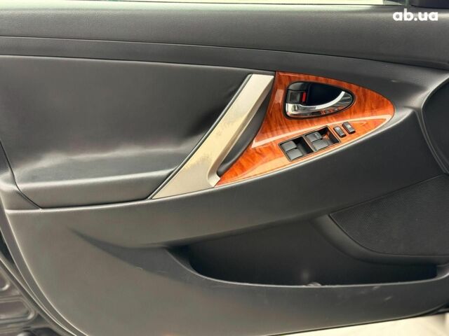 Чорний Тойота Камрі, об'ємом двигуна 2.4 л та пробігом 224 тис. км за 7990 $, фото 11 на Automoto.ua