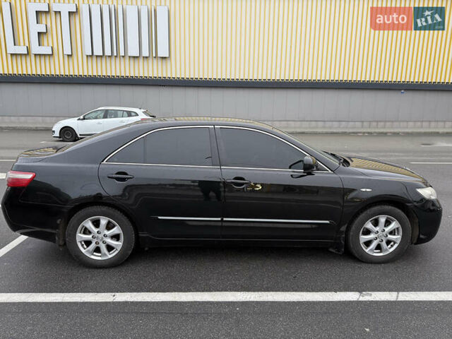 Черный Тойота Камри, объемом двигателя 2.4 л и пробегом 188 тыс. км за 10299 $, фото 1 на Automoto.ua