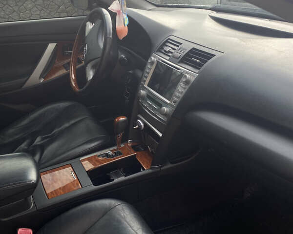 Черный Тойота Камри, объемом двигателя 3.5 л и пробегом 294 тыс. км за 9900 $, фото 5 на Automoto.ua