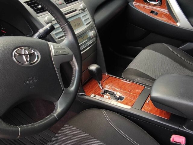 Черный Тойота Камри, объемом двигателя 2.4 л и пробегом 129 тыс. км за 10300 $, фото 5 на Automoto.ua