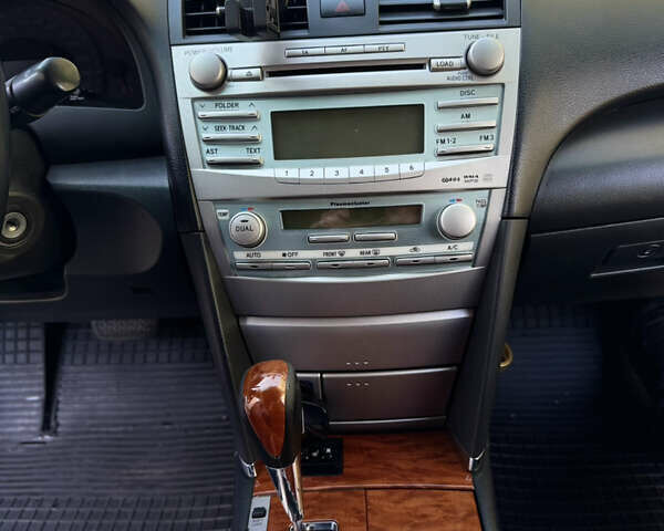 Чорний Тойота Камрі, об'ємом двигуна 3.46 л та пробігом 225 тис. км за 10300 $, фото 36 на Automoto.ua