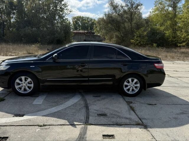 Черный Тойота Камри, объемом двигателя 2.4 л и пробегом 181 тыс. км за 8500 $, фото 1 на Automoto.ua