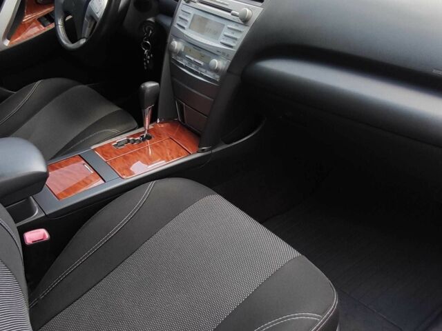 Черный Тойота Камри, объемом двигателя 2.4 л и пробегом 129 тыс. км за 10300 $, фото 4 на Automoto.ua