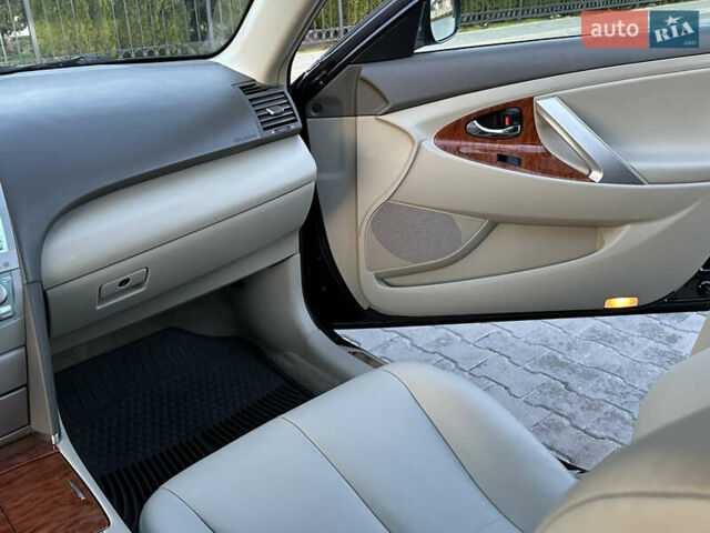 Черный Тойота Камри, объемом двигателя 2.4 л и пробегом 134 тыс. км за 11900 $, фото 77 на Automoto.ua